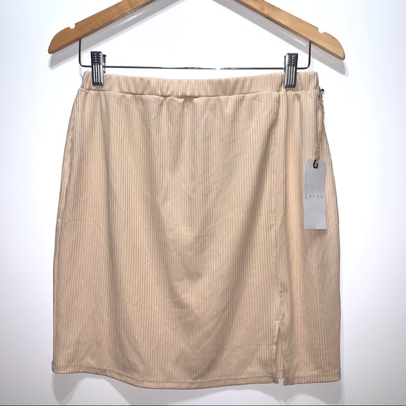 Leith Ribbed Mini Skirt - Picture 2 of 6